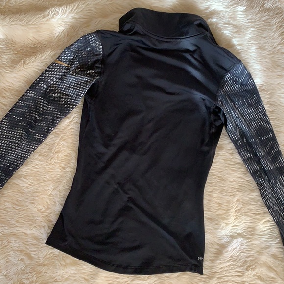 NIKE Pro Dri-Fit Sweatshirt - Picture 4 of 5